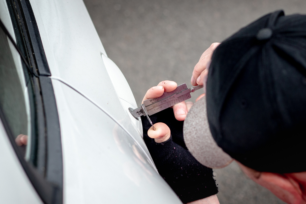 How Auto Locksmiths Open Locked Cars Without Damage: A Comprehensive Guide