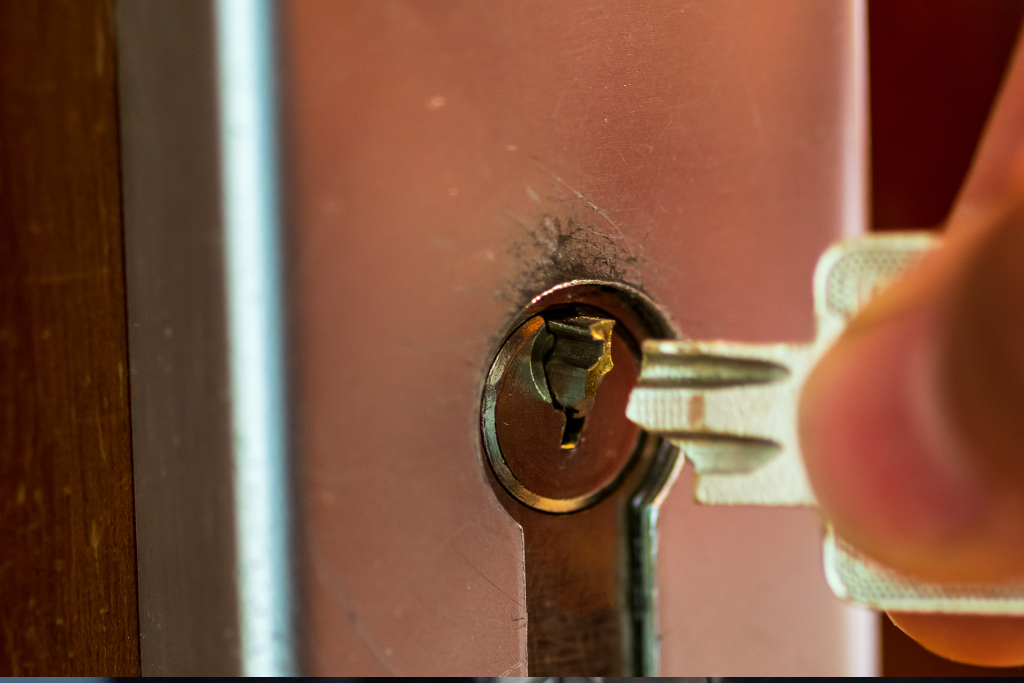 What to Do If Your Car Key Breaks in the Lock? A Comprehensive Guide