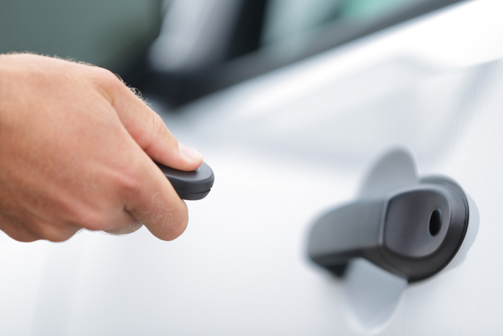 How to Start a Car Without a Key If Your Key Fob Battery Dies? A Comprehensive Guide
